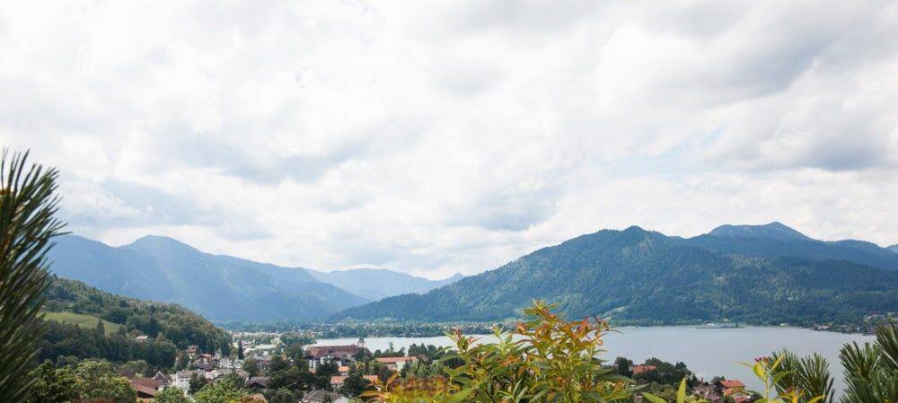 Panoramablick über den Tegernsee und die Berge, Hochzeit Gut Kaltenbrunn